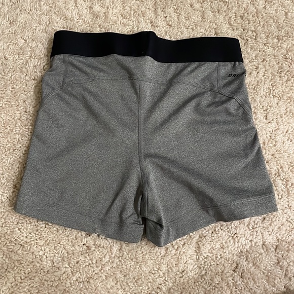 Nike Pros - Picture 3 of 5